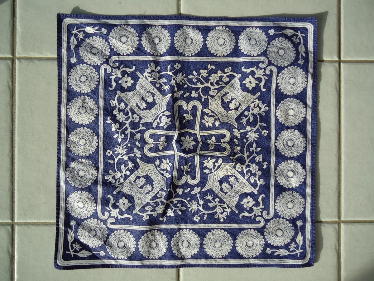 LOT DE 8 serviettes de table anciennes damassé époque 1920 EUR 20,00 LOT DE 8 serviettes de table anciennes damassé époque 1920 EUR 20,00