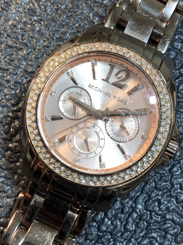 Michael Kors Women’s Watch MK5692 Crystal Scratches Runs Parts Or Repair - Picture 10 of 16