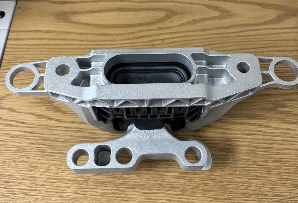 Soporte de motor GM 84080172 piezas originales, Buick Regal 2018-20 y LaCrosse 2018-19 Foto 4 de 4