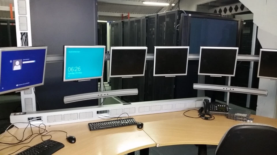 HPE DL380P Database Server 10-Core Xeon E5-2650L V2 48GB 600GB SAS vmware - Image 2 of 4