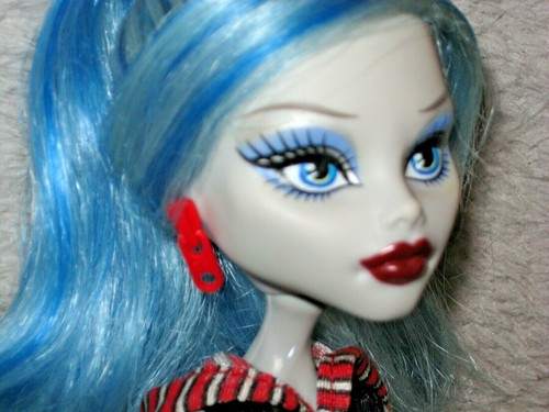 Monster High Doll Scaris GHOULIA YELPS (121321) Near Complete - Picture 3 of 9