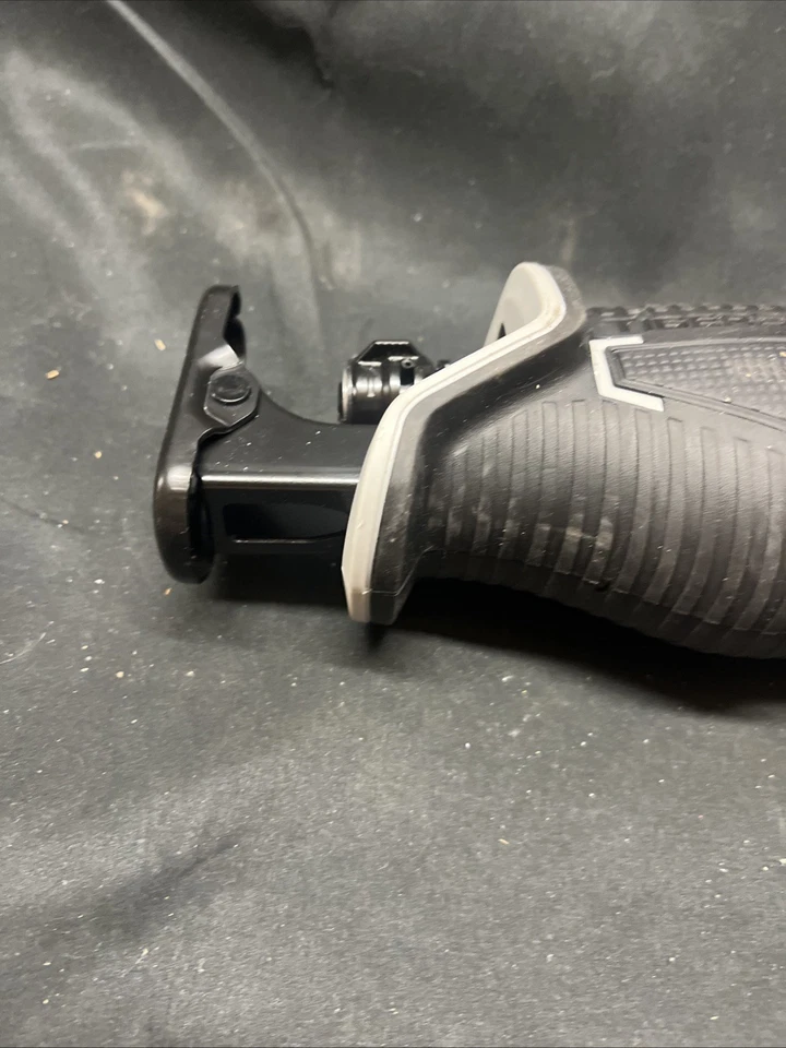 PORTER-CABLE 20V MAX* Reciprocating Saw, Tool Only (PCC670B) BLADE NOT INCLUDED  - Image 2 of 4