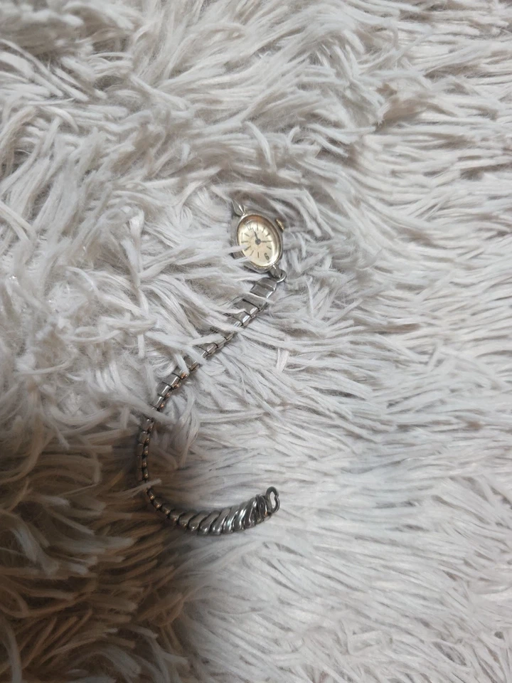 Reloj analógico vintage Helbros diamante cuerda para mujer solo para piezas o reparaciones Foto 3 de 4