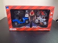 New Ray Toys 1:18 MX Bike Toy Model - Nitro Circus/Travis Pastrana Play Set