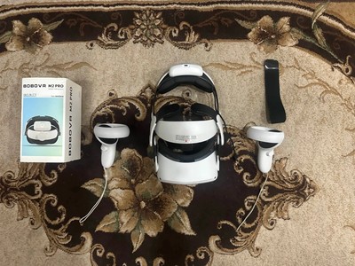 Oculus Quest2 All-in-One VR Gaming Headset White, 64GB, 2 Controllers, BOBOVR M2