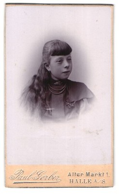 Fotografie Paul Gerber, Halle a. S., Alter Markt 1, Mädchen mit langem Haar 