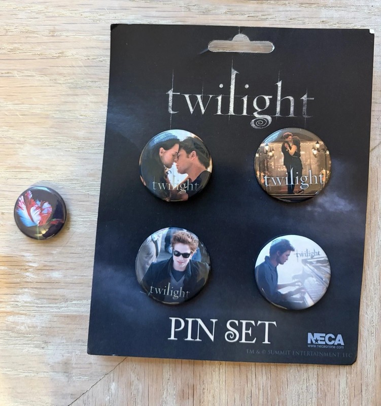 Twilight Pins (including a set of 4 and a small pin of the "New Moon" book cover