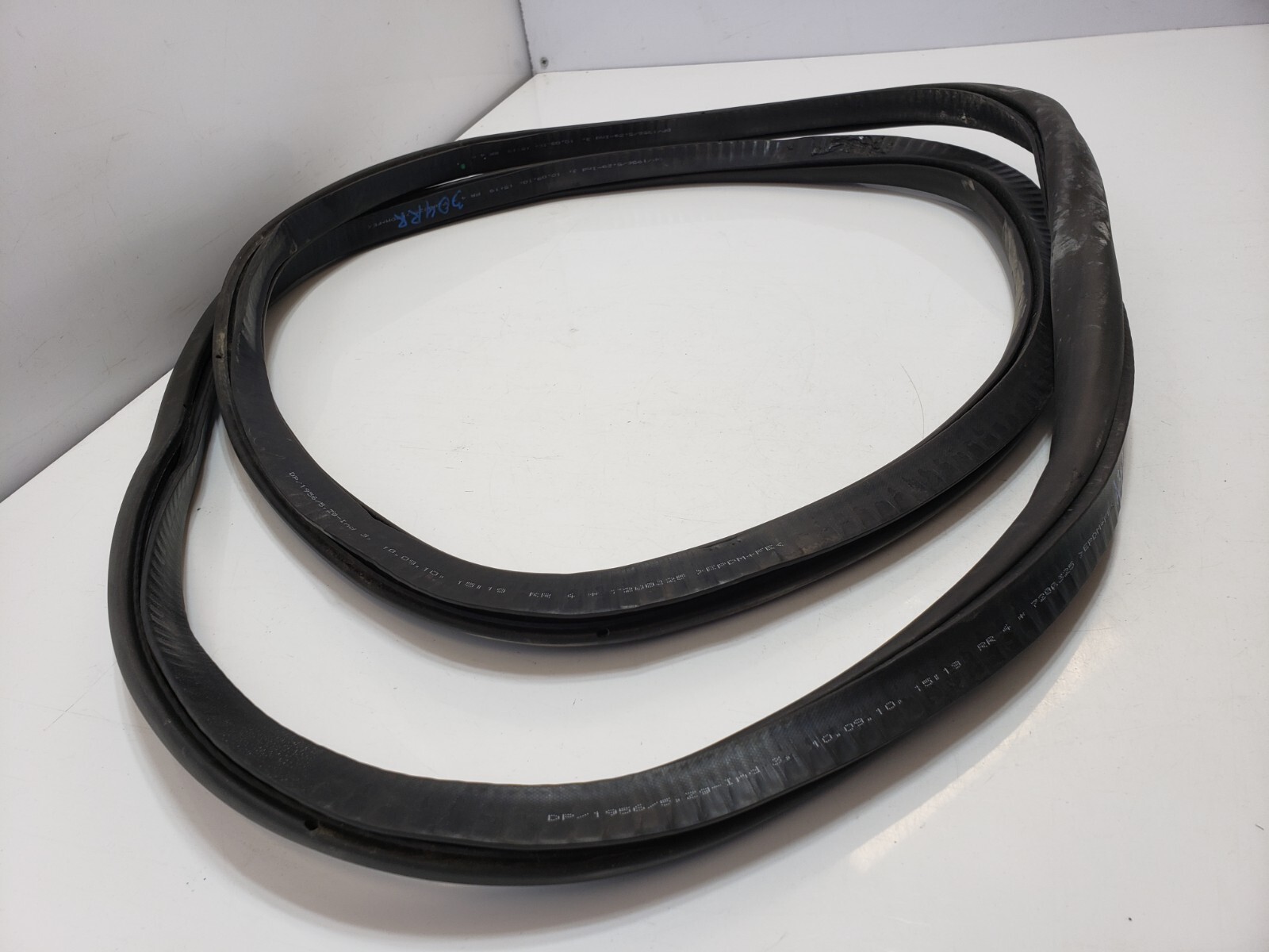 ✅ 2010-2014 OEM Rolls Royce Ghost RR4 Rear Right Passenger Door Weather Strip