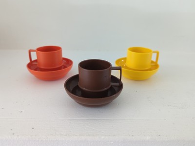 6 Vintage Tupperware Toys Stacking Mugs And Saucers M35