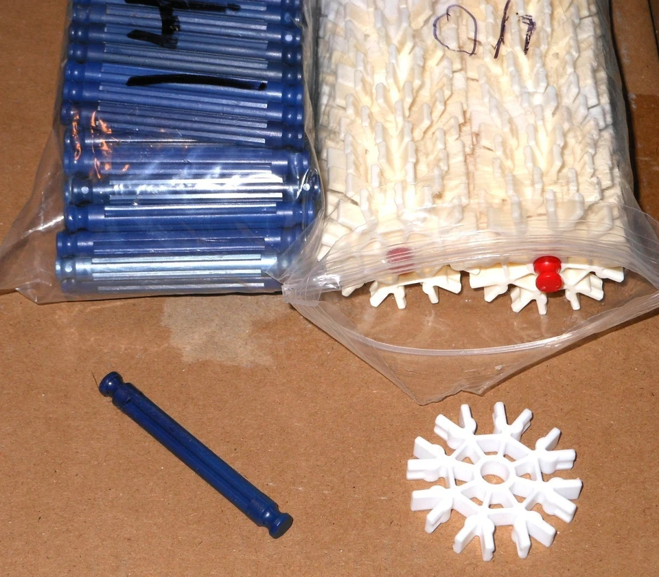 LOT OF (40) K'nex White 8 Position Connectors / (147) BLUE RODS - Image 2 of 2