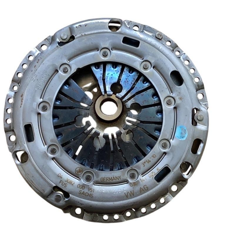 Kit d'embrayage avec volant moteur 03L141025K : fin des vibrations de transmission sur Audi A3