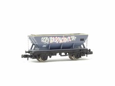 373-504 Bachmann Graham Farish N Gauge 46T HEA Hopper Ex Mainline with Graffiti