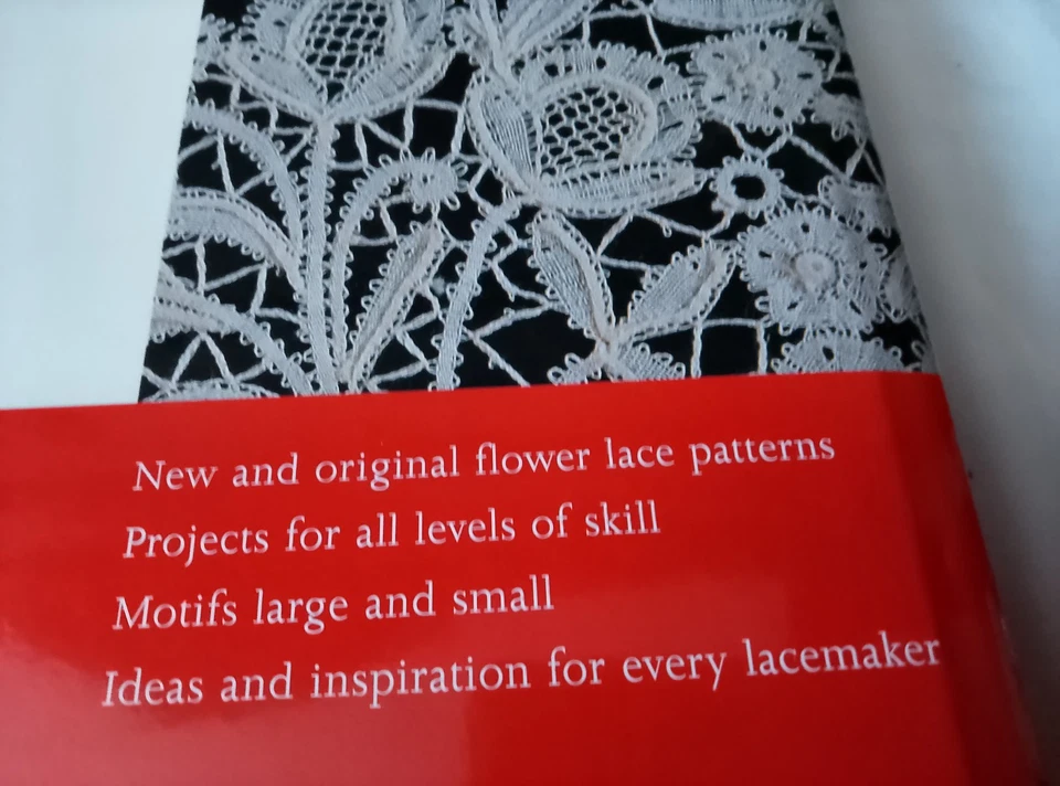 Rosaline lace book multi language  - Image 3 of 4