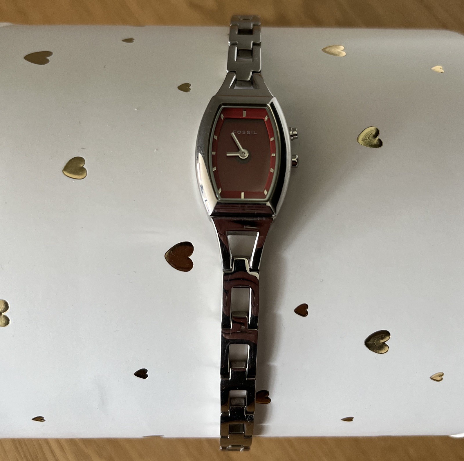 FOSSIL Uhr Quartz Damen -Armbanduhr -  Rot - Big Tic - Herzen Herzchen ES-9566