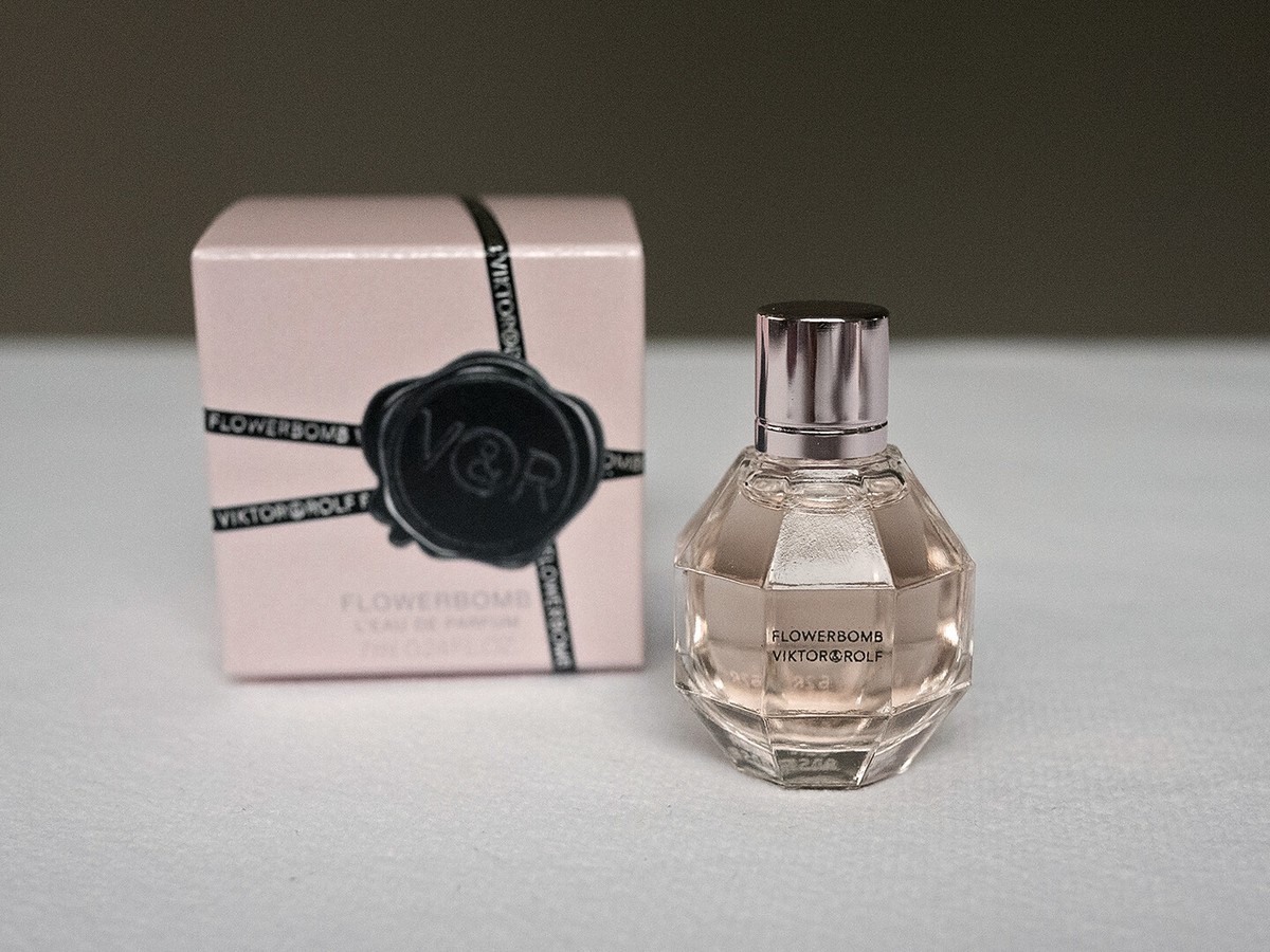 Viktor&rolf flowerbomb ボディローション Viktor & Rolf Flowerbomb Bomblicious Body Lotion, 6.7 oz