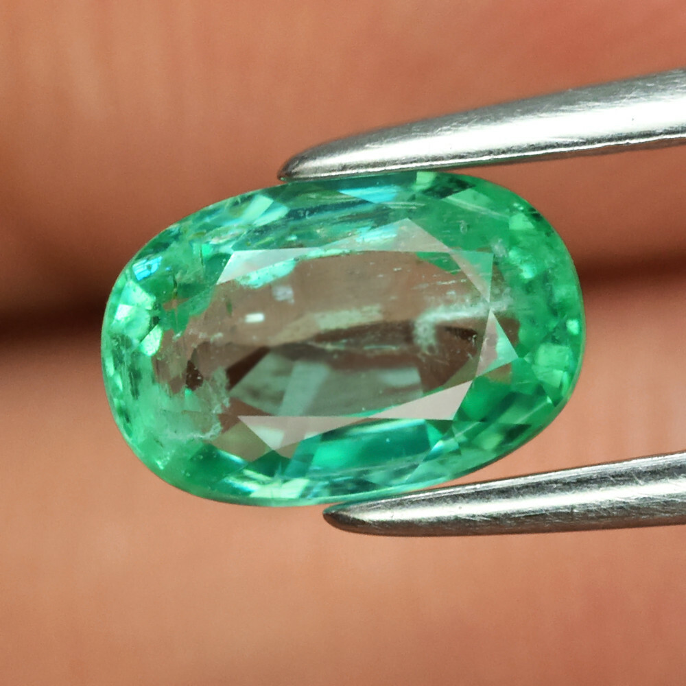 Émeraude d'Éthiopie de 1 carat de forme ovale verte pour bague de fiançailles
