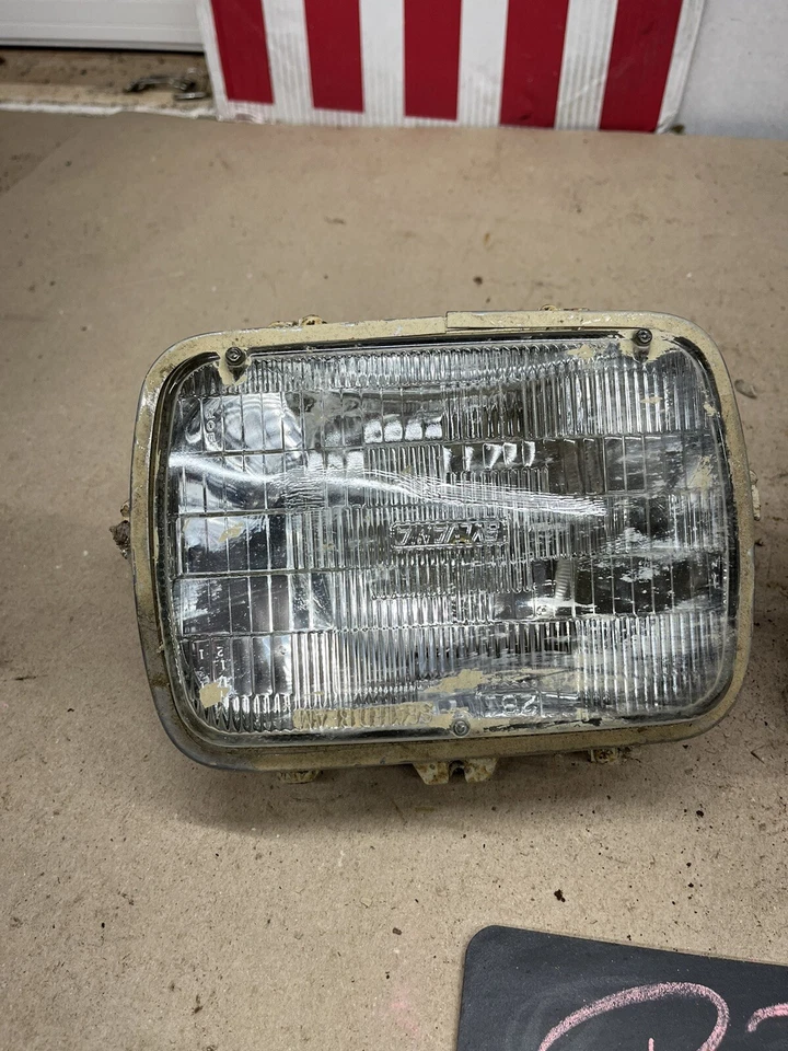 Фара Chevrolet K5 K10 Malibu Regal Cutlass 5x7 с ковшом и кольцами 78 79 80 - Изображение 2 из 4