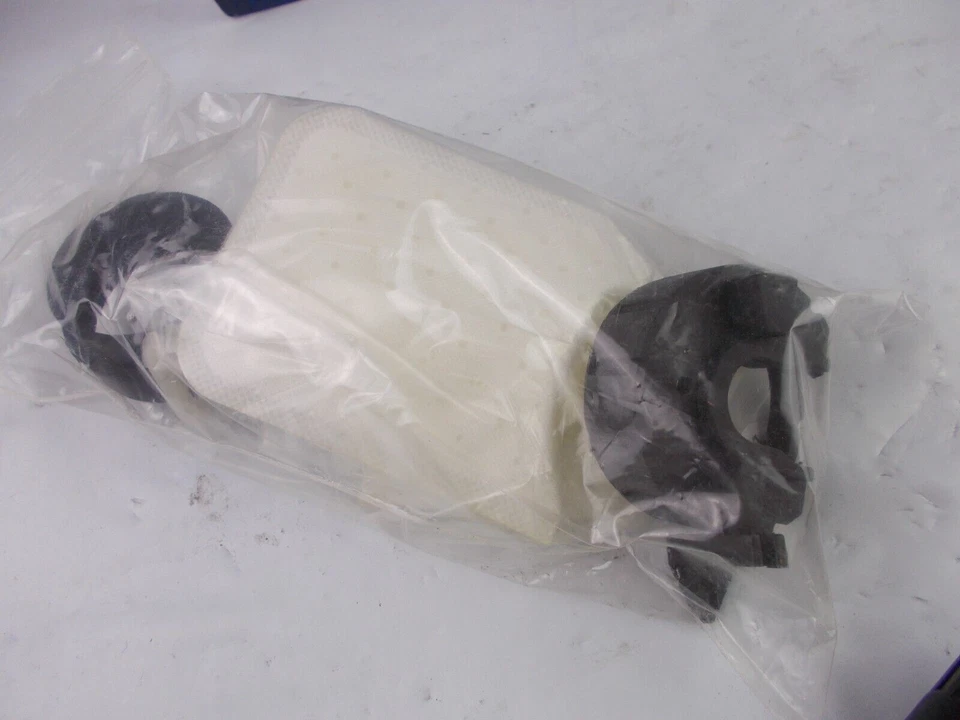 Juego de bomba de combustible y filtro CARQUEST E2496003 se adapta; Lincoln Mark VIII 1997 1998 Foto 4 de 4