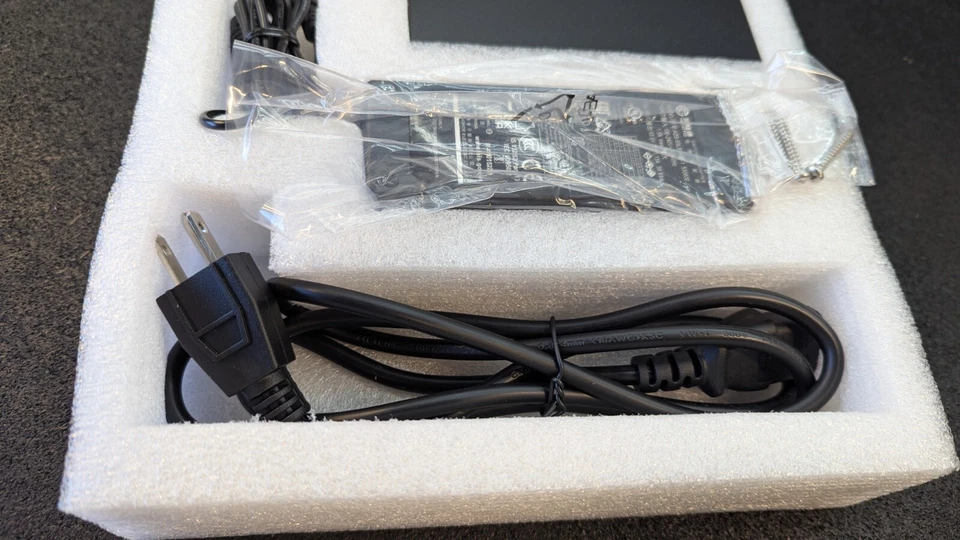 🔥New🔥 BV-Tech 4 PoE+ Gigabit Ports Switch with 2 Uplinks - Gigabit POE-SW502G - Image 3 of 4