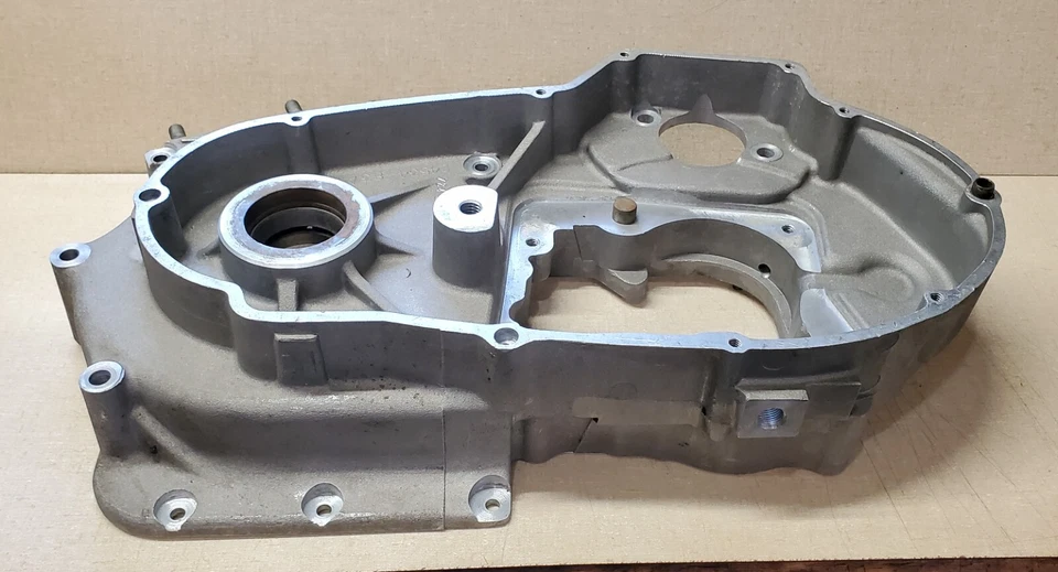 FUNDA MOTOR IZQUIERDA HARLEY DAVIDSON 24534-83A XR1000 SPORTSTER XLH XLS XLX 1984 Foto 2 de 4