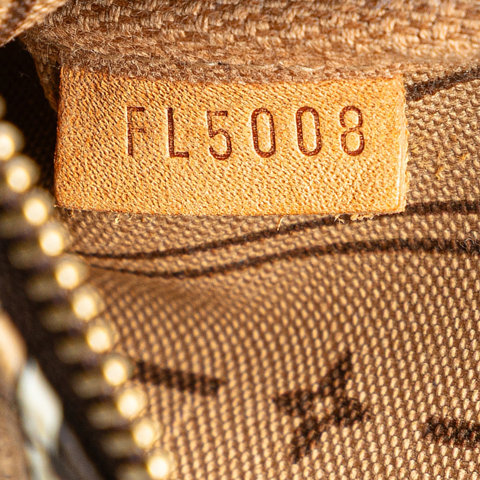 Authenticated Louis Vuitton Monogram Patch Mini P… - image 5