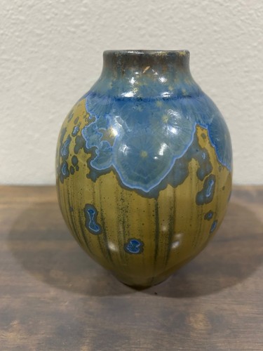 Blue and Tan Crystalline Pottery Vase Signed Unknown - Picture 4 of 8