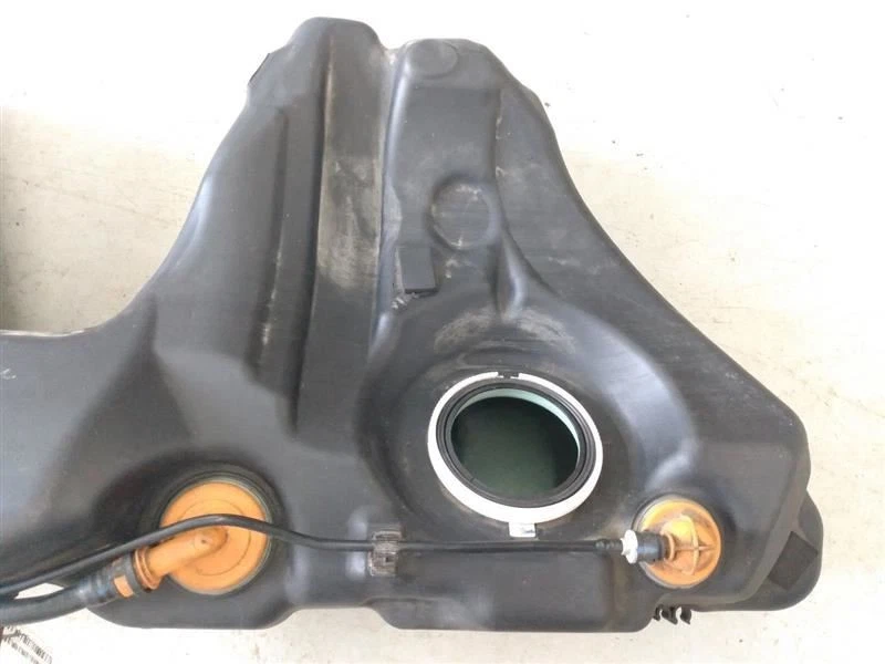 BMW 650i E63 E64 Fuel Gas Tank Reservoir With Filler Tube & Cap Fits 06-10 - Image 4 of 4