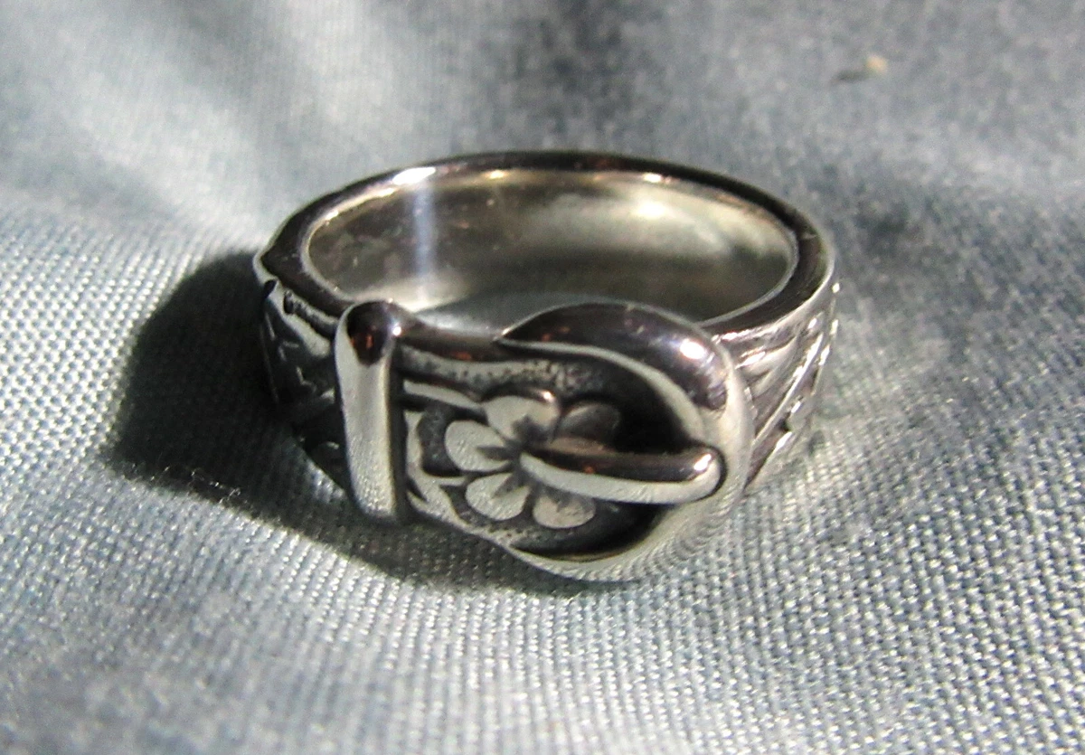 James Avery Retired 925 Sterling Silver Floral Belt Buckle Ring