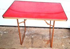 ANCIENNE TABLE DE CAMPING  ANNEES 1970   ROUGE  ETAT PLUS QUE CORRECT  88X60CM