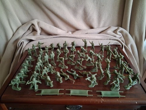 Marx 64 Piece Battleground Playset Plastic Green Marine Soldiers