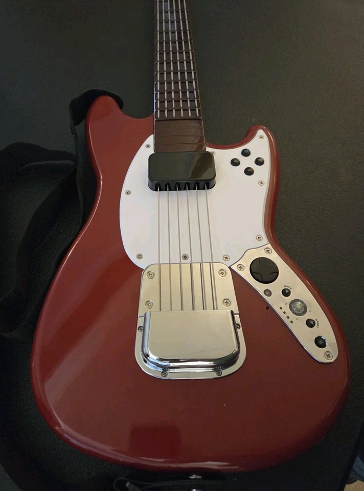 Guitarra RockBand 3 Inalámbrica Stratocaster Fender Mustang Xbox 360 Sin Cubierta de Batería Foto 2 de 4