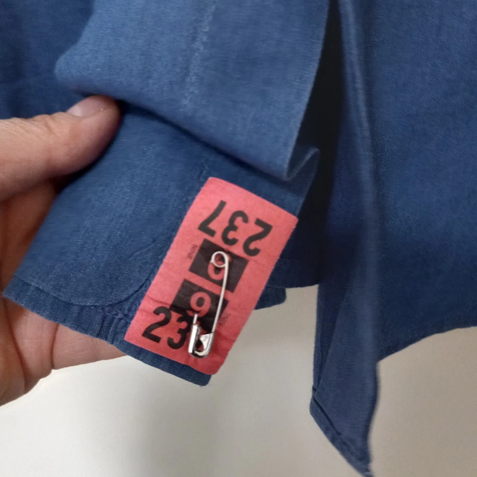 BOSS HUGO BOSS Men;s Navy Cotton Made Italy Button Shirt Size XL - Image 3 of 4