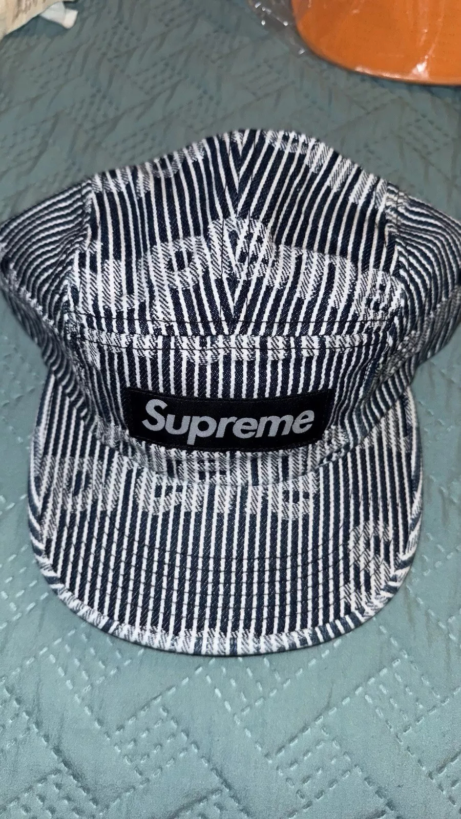 Casquette de camp Supreme Denim Stripe SS24   NEUVE ET 100% AUTHENTIQUE 