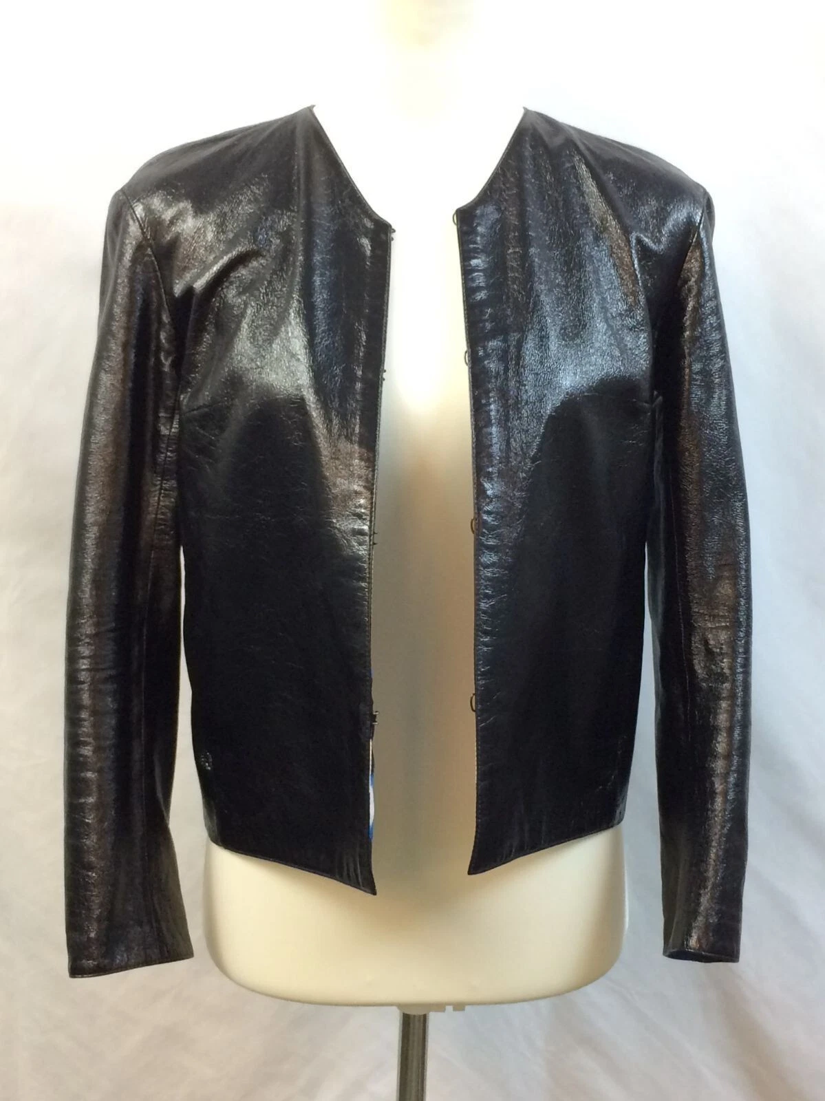 Giacca donna CHANEL pelle senza colletto scollo a V pelle di agnello nera fodera a quadri