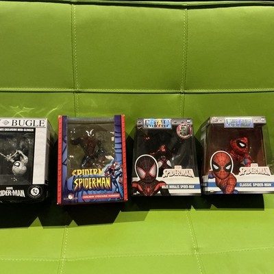 Spider-man Bundle 4 Items: 1 Stocking Hanger, 2 Die Cast, 1 Q Fig NEW