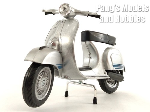 Vespa 1978 125 ET3 Primavera Scooter 1/12 Scale Diecast Metal Model - Silver - Picture 9 of 11