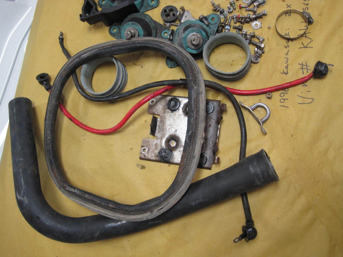 Kawasaki ZXi 1100 parts lot mounts seal hose 1996 ZX i STX Kawasaki ZXi 1100 parts lot mounts seal hose 1996 ZX i STX