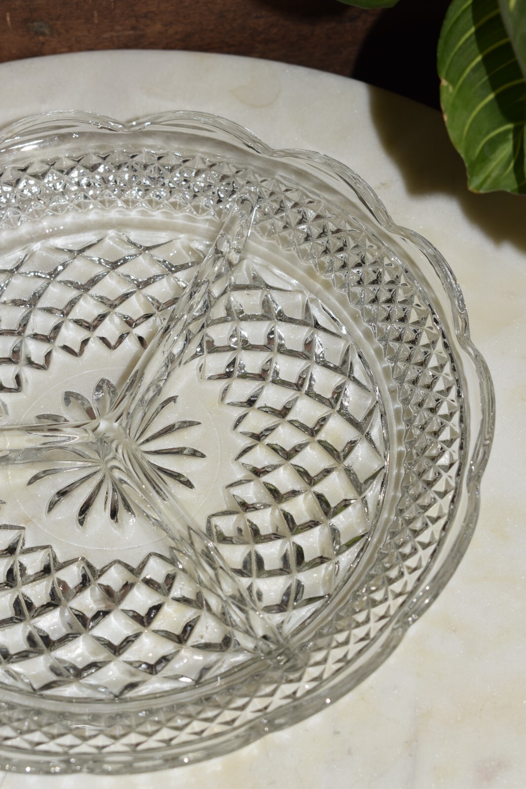 Vintage Anchor Hocking Glass Wexford 8.5” Round divided Relish Dish