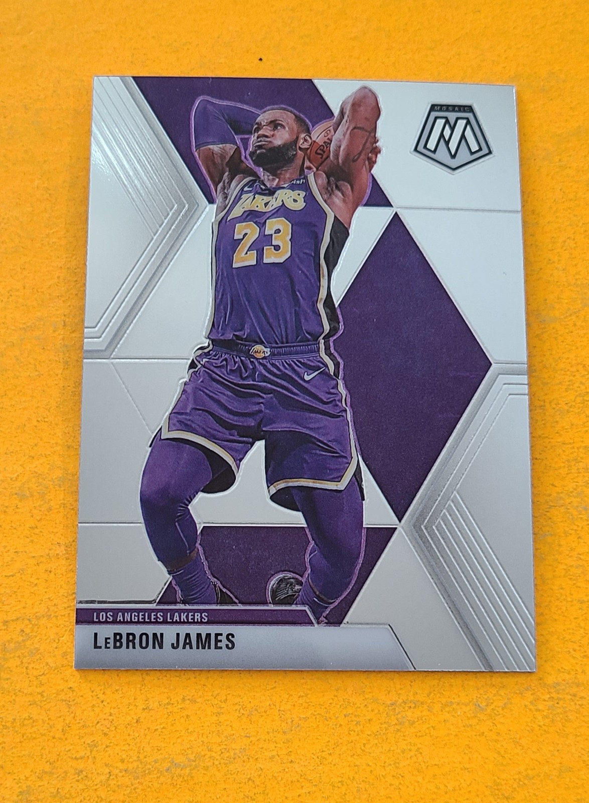 2019-20 Panini Mosaic #8 LeBron James
