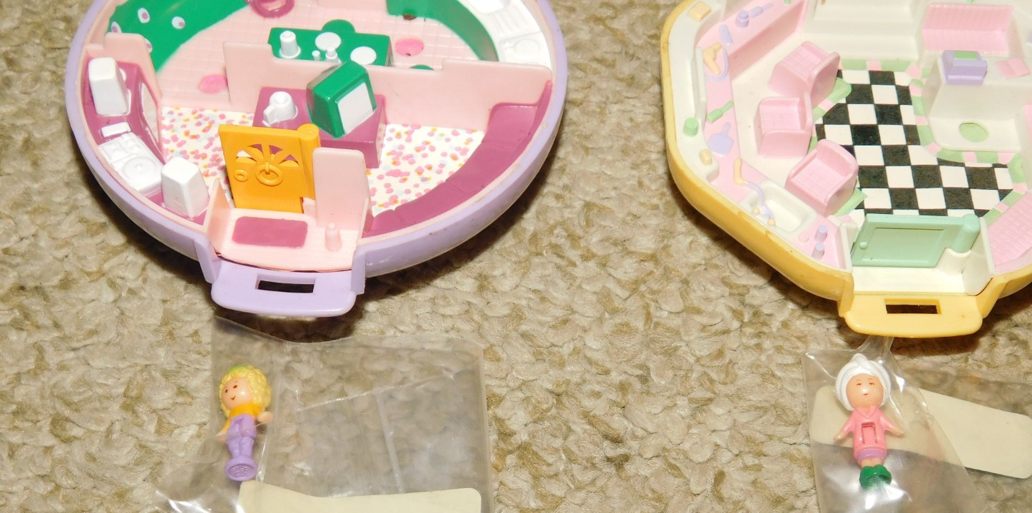 VINTAGE LOT OF 4 BLUEBIRD Polly Pocket Sets w/ Figures compacts 1989-90