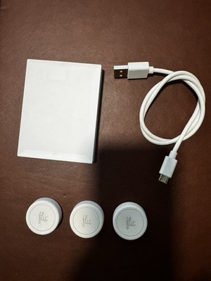 Flic Button LR Kit | Flic Hub LR with 3 Flic Smart Buttons Used