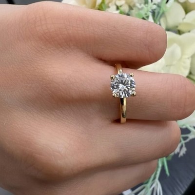 IGI 1,00ct E/VS Lab Grown runder Diamant Verlobungsring in 18k Gelbgold