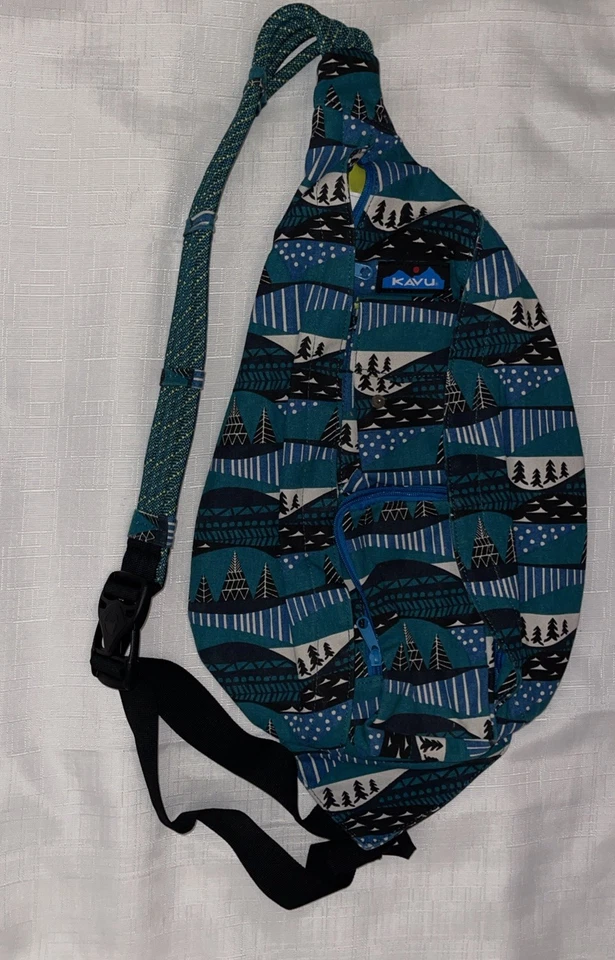 Bolso Bandolera Kavu "Winterscape" Cuerda Azul Verde Montañas Árboles Foto 2 de 4