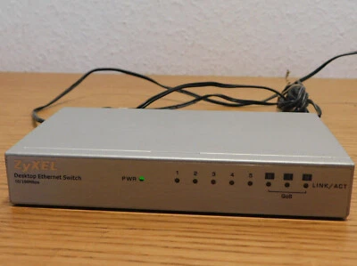 commutateur 8 ports ZYXEL ES-108A DESKTOP ETHERNET SWITCH 10/100Mbps INTERNET PC - Photo 1/4
