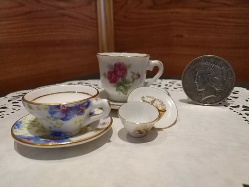 A SET OF 2 MINIATURE CHINA TEA CUPS & SAUCER SETS - Picture 11 of 11
