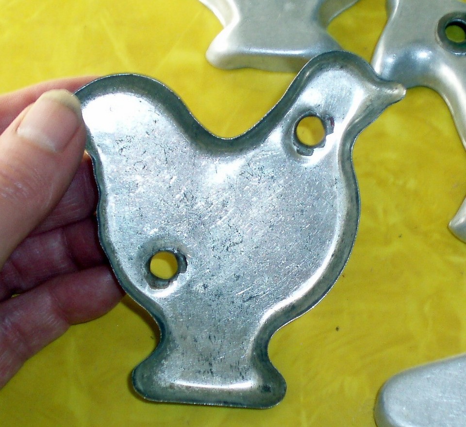 VINTAGE METAL CHRISTMAS COOKIE CUTTER GREEN RED HANDLE COLLECTION