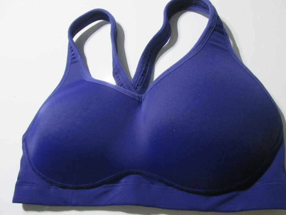Sujetador deportivo Lucy talla 34D azul marino forrado inalámbrico espalda cruzada ropa deportiva ajustable Foto 4 de 4