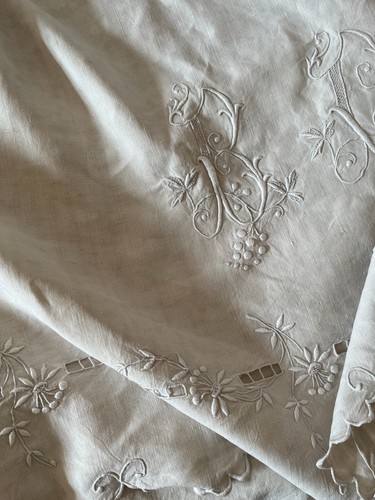 Antique French Linen Sheet - Huge Monogram "BL" - White Embroidery - Scallops - Picture 13 of 19
