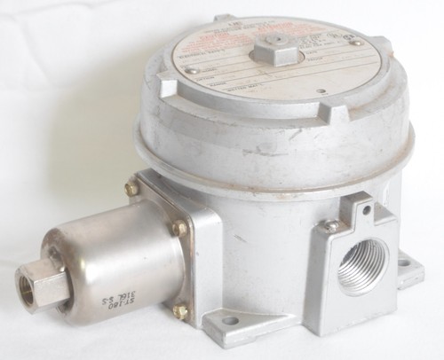 United Electric Controls Company J120-S144 Pressure Switch | eBay