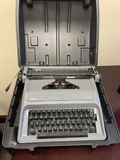 Royal Epoch Manual Portable Typewriter with Carrying Case. Tested And Working. thumbnail